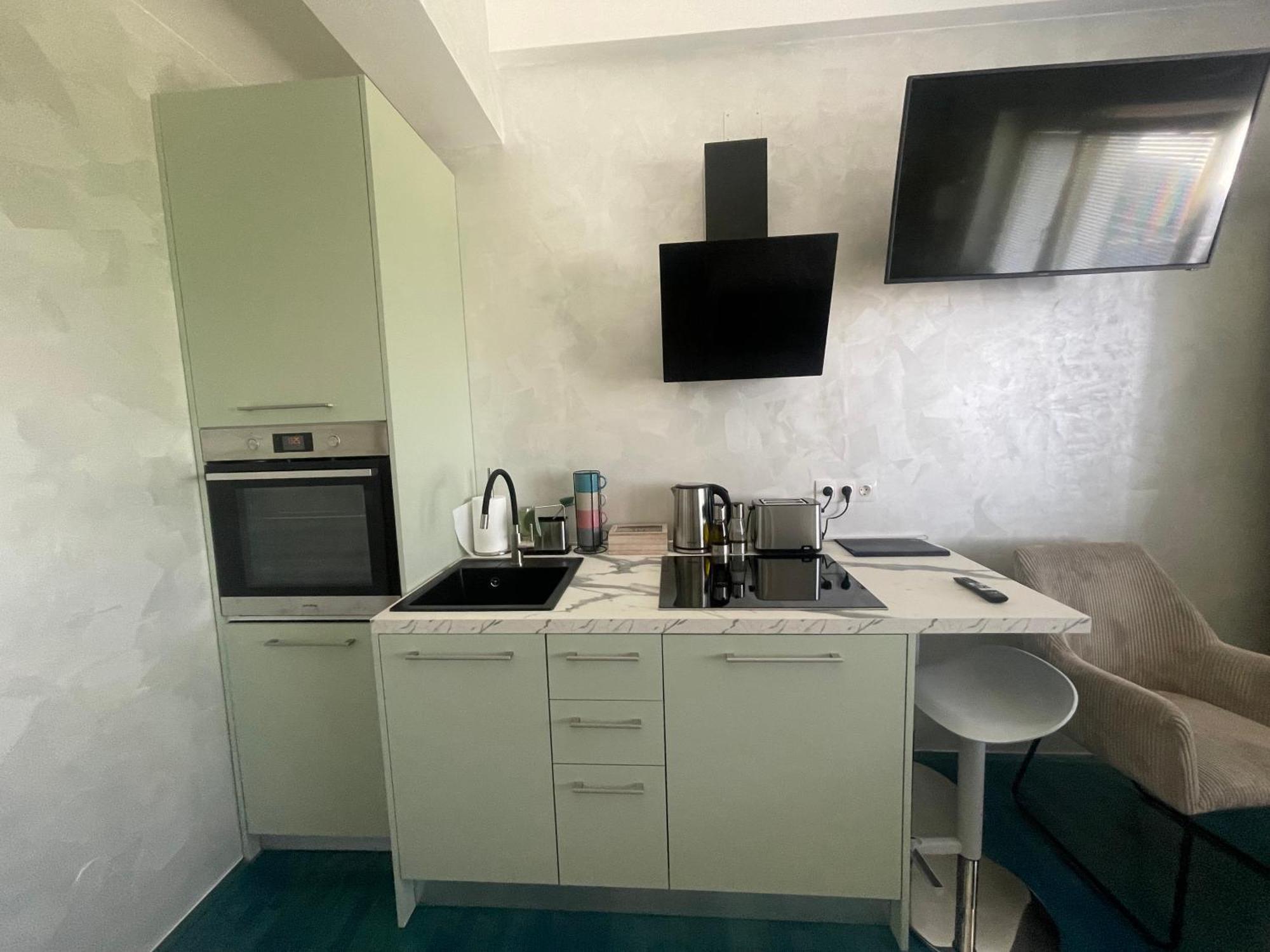 Tona - Miran Apartman - Parking - Samostalna Prijava Карловац Екстериор снимка