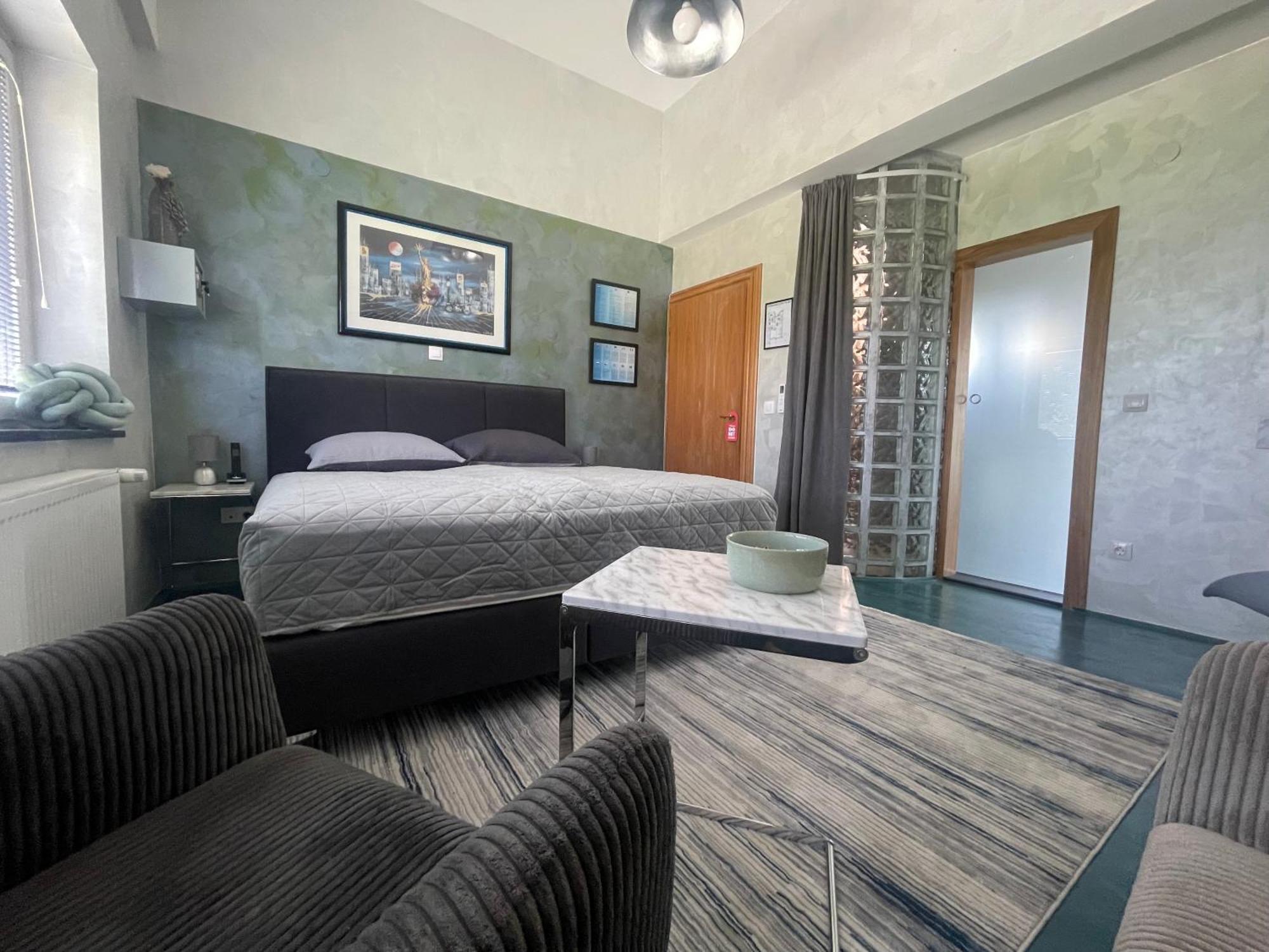 Tona - Miran Apartman - Parking - Samostalna Prijava Карловац Екстериор снимка