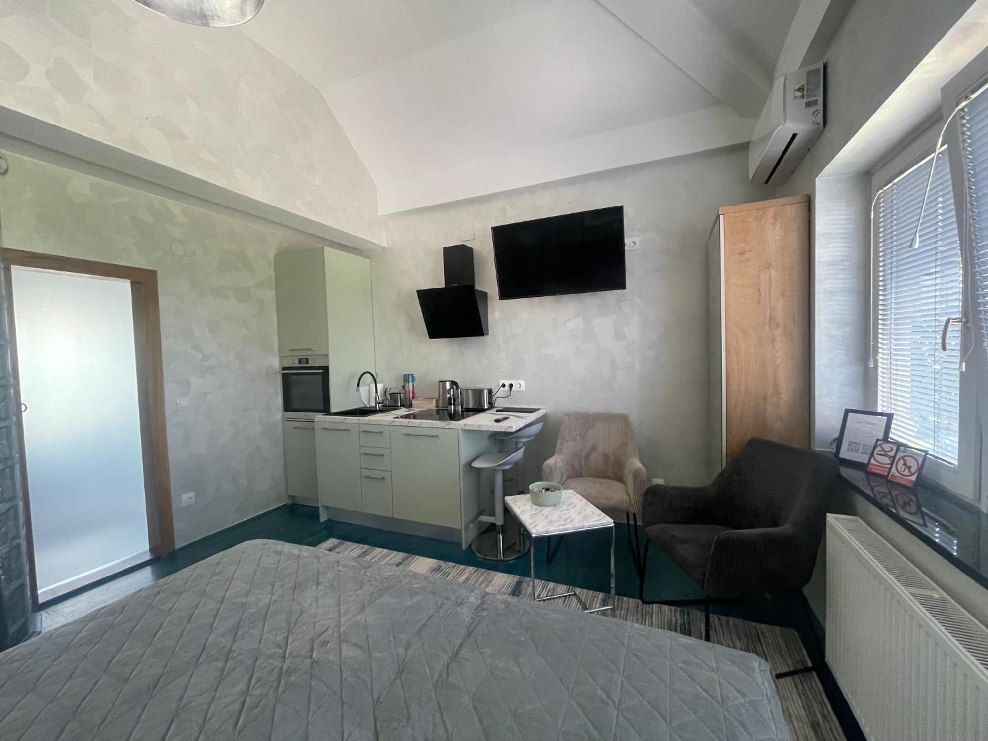 Tona - Miran Apartman - Parking - Samostalna Prijava Карловац Екстериор снимка