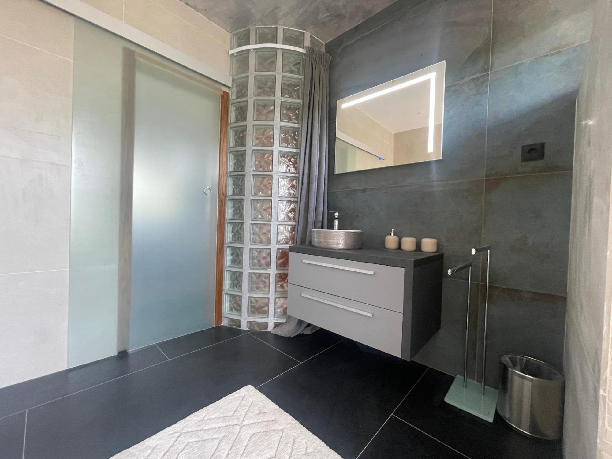 Tona - Miran Apartman - Parking - Samostalna Prijava Карловац Екстериор снимка