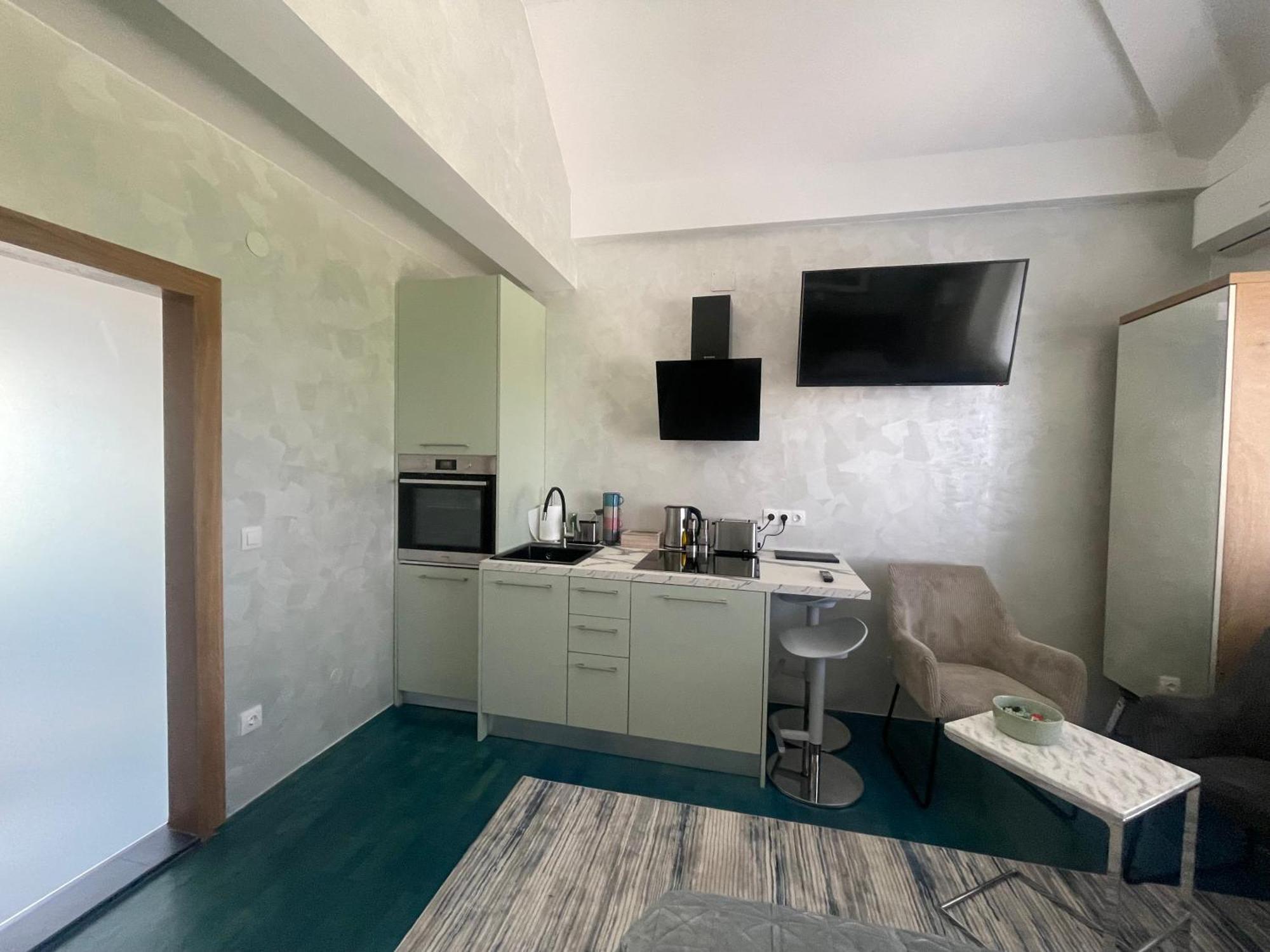 Tona - Miran Apartman - Parking - Samostalna Prijava Карловац Екстериор снимка