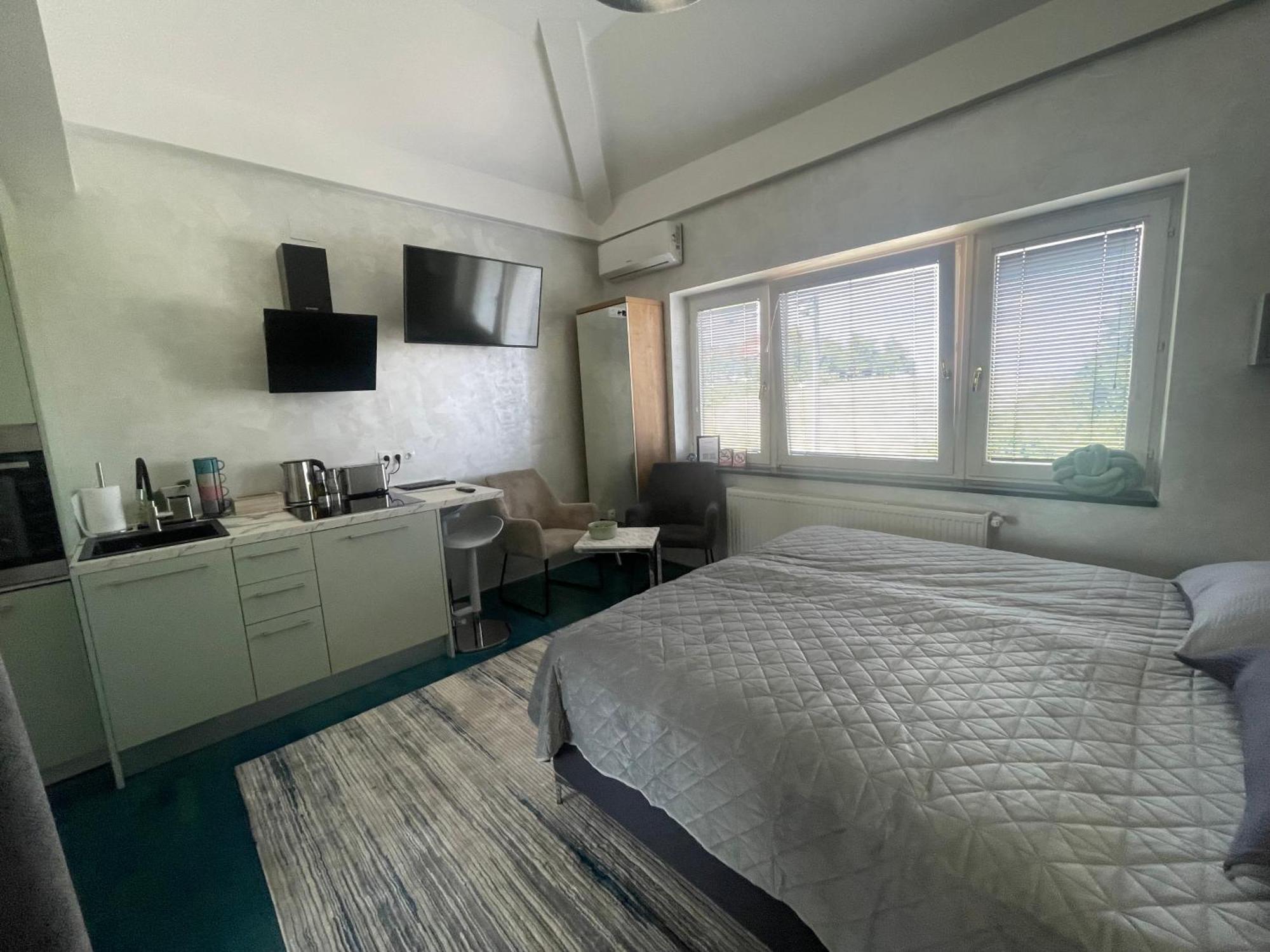 Tona - Miran Apartman - Parking - Samostalna Prijava Карловац Екстериор снимка