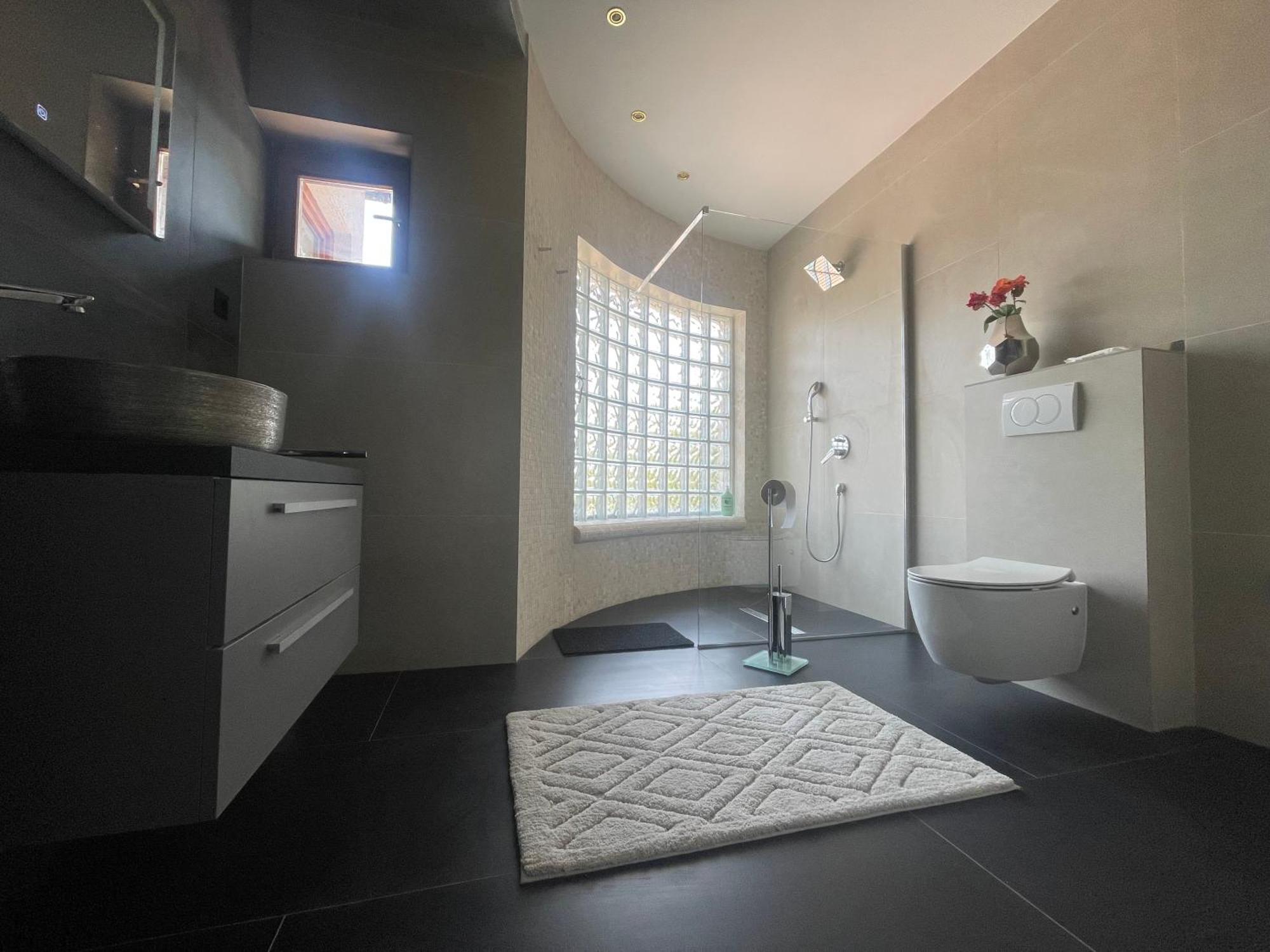 Tona - Miran Apartman - Parking - Samostalna Prijava Карловац Екстериор снимка